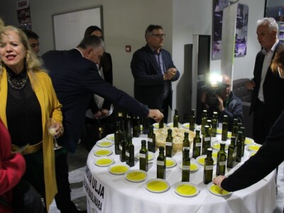 21. Noćnjak, okupljanje maslinara u Neumu