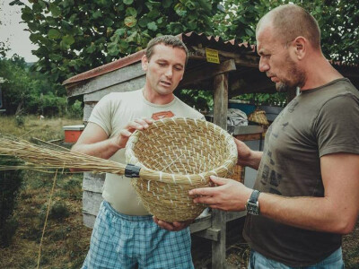 Dario (lijevo) plete i trnke