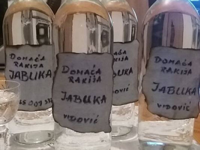 Domaća rakija od jabuke