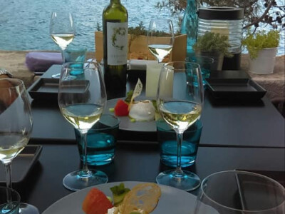 Vino Pošip najbolje se sljubljuje s kamenicama