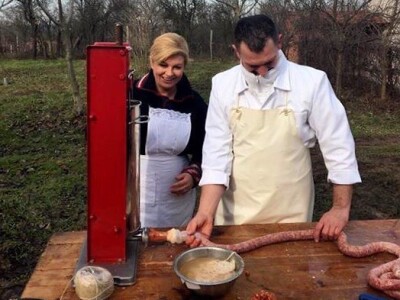 Kolinda Grabar-Kitarović sprema kobasice