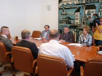 &quot;Radite dvije najvažnije stvari: proizvodnju i izvoz!&quot; naglasio je gradonačelnik Ivan Vrkić u svojoj čestitki Klasteru poljomehanizacije d.o.o. na priznanju za najbolji klaster i za najbolje