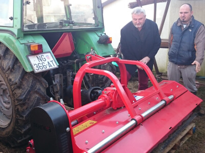 Đuro Ružičić i Dragan Radić pokraj novog malčera