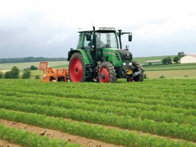 Traktor Fendt 300 Vario