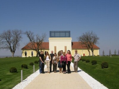 Agrarni novinari iz Novog Sada u poseti Iločkom podrumu