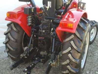 Traktor Mahindra 354