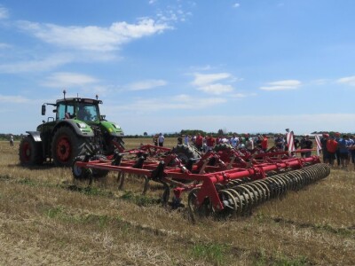 Prezentacija poljoprivredne mehanizacije u organizaciji tvrtke Grapak