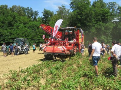 Prezentacija poljoprivredne mehanizacije u organizaciji tvrtke Grapak