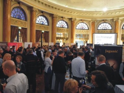 Kušanje mladih vina domaćih vinskih regija Kušanje mladih vina domaćih vinskih regija