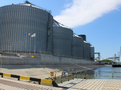 Silosi uz Dunav i terminal