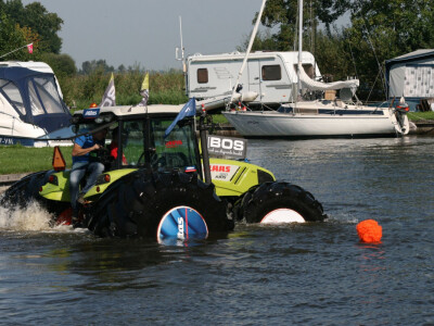 Mitas gume od traktora prave jahtu! Mitas gume od traktora prave jahtu!
