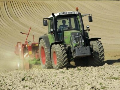 Traktor Fendt 400 Vario