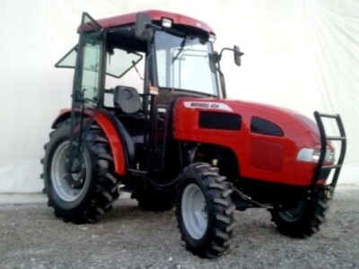 Traktor Mahindra 404