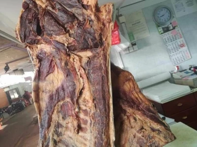 Edin Babić je peta generacija koja proizvodi i prodaje suho meso - i ovčju stelju