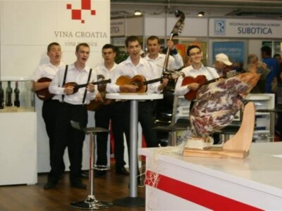 Pršut i tamburaši - Novosadski sajam 2013.