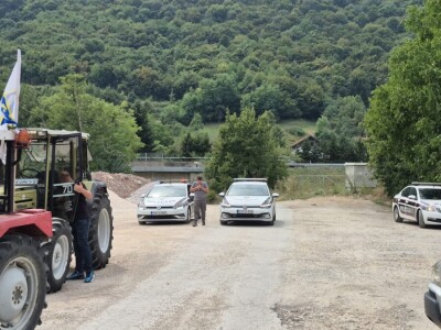 Policija zaustavila kolone traktora na putevima prema Sarajevu