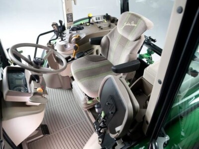 Traktor John Deere 5RN