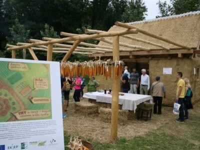 Kuća od blata i slame