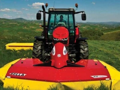 Traktor Massey Ferguson 5400