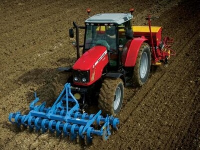 Traktor Massey Ferguson 5400