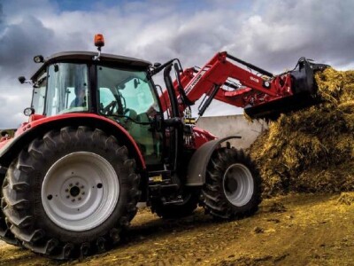 Traktor Massey Ferguson 5600