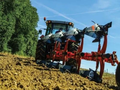 Traktor Massey Ferguson 5600