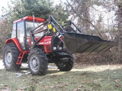 Traktor IMT 577