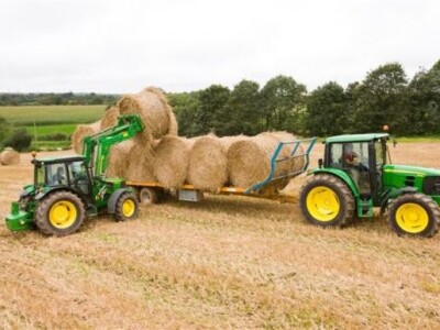 Traktor John Deere 5G