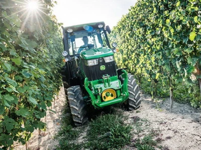 Traktor John Deere 5G Special