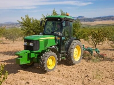 Traktor John Deere 5G