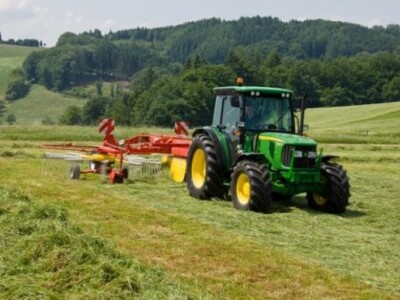 Traktor John Deere 5G