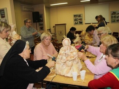 Prešani cvjetovi visibaba, jaglaca, ivančica i drugog bilja iz samostanskog vrta