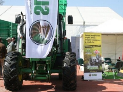 John Deere poljoprivredna mehanizacija