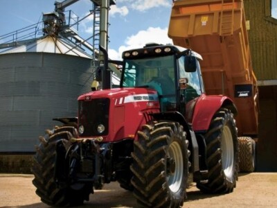 Traktor Massey Ferguson 6400