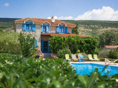 Obiteljska kuća (vila) s bazenom na imotskom području Obiteljska kuća (vila) s bazenom na imotskom području