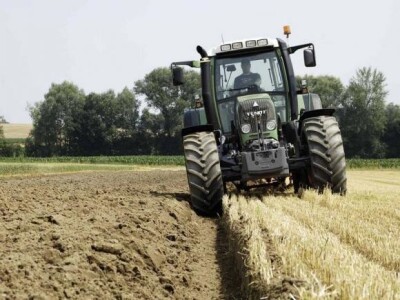 Traktor Fendt 700 Vario