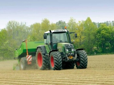 Traktor Fendt 700 Vario