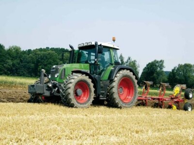 Traktor Fendt 700 Vario