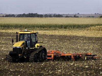 Traktor Challenger MT700C