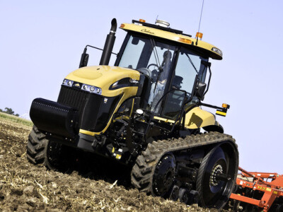 Traktor Challenger MT700C