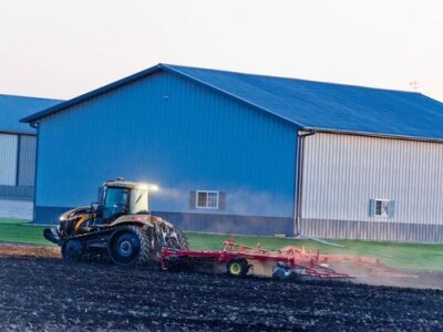 Traktor Challenger MT700D