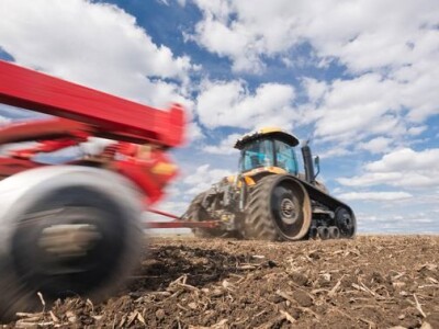 Traktor Challenger MT700D