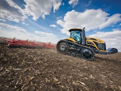 Traktor Challenger MT700D