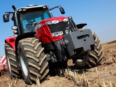 Traktor Massey Ferguson 7600