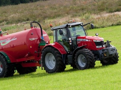 Traktor Massey Ferguson 7600