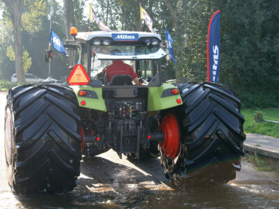 Mitas gume od traktora prave jahtu! Mitas gume od traktora prave jahtu!