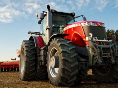 Traktor Massey Ferguson 8600