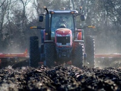 Traktor Massey Ferguson 8600