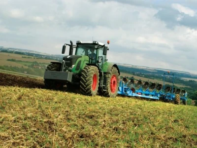 Traktor Fendt 900 Vario