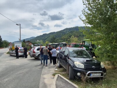 Policija zaustavila kolone traktora na putevima prema Sarajevu